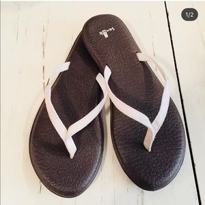 Sanuks size 8/9